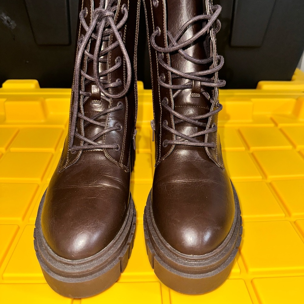 American eagle Women's Brown Lace-Up Boots